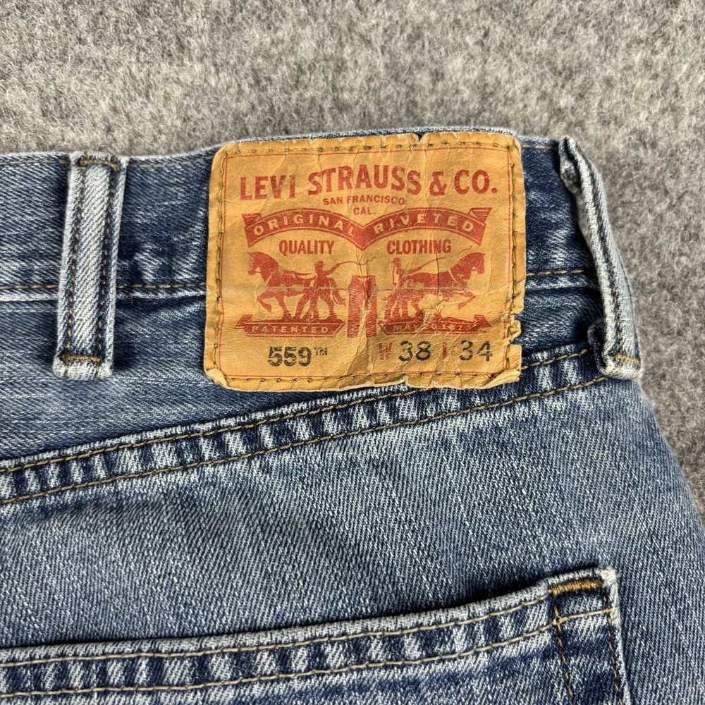Levi's 559 Jeans Mens 38x34 Straight Leg Light Wash Distressed‎ Faded Blue Denim